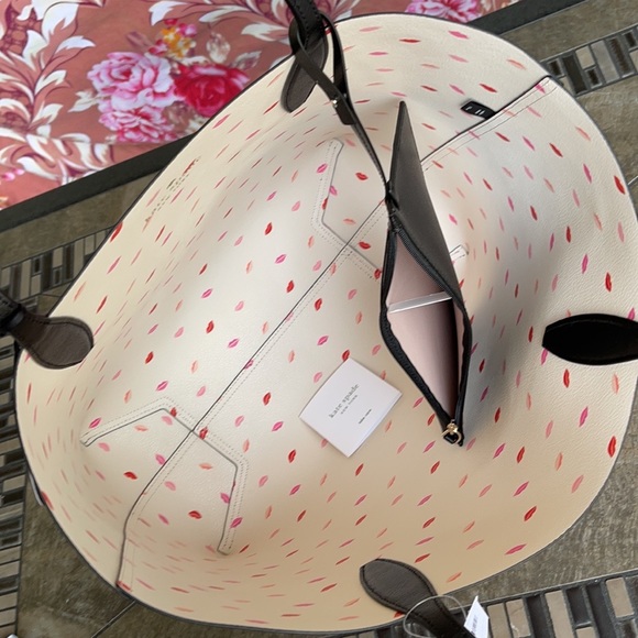 KATE SPADE MINNIE MOUSE LG REVERSIBLE TOTE - Picture 14 of 16